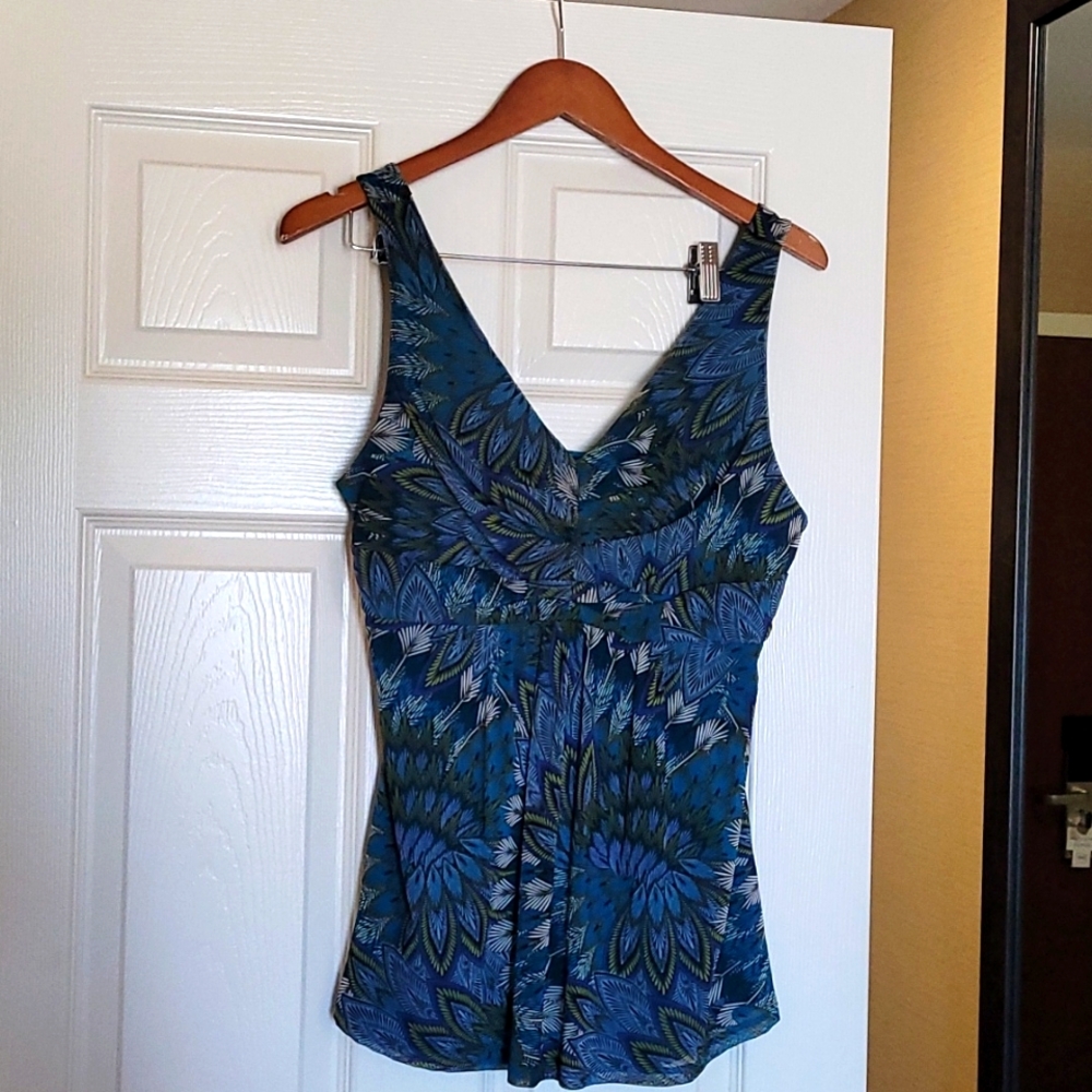 NWT APT. 9 Summer Blouse Blue Hues with Palm 🌴 Print Size M